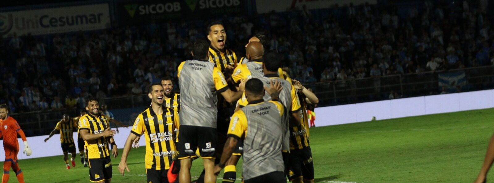 Criciúma vence e sobe para o quarto lugar; Avaí perde em casa